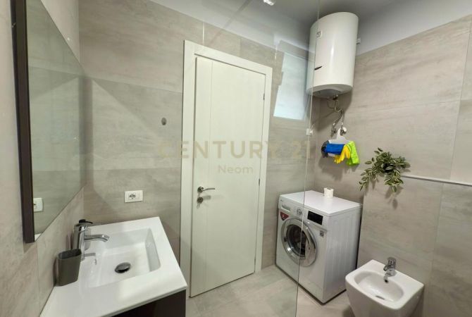 Shtepi ne shitje Apartament ne Tirane, 2+1, Mobilimi E mobiluar, Pagesa 225,000  Euro.