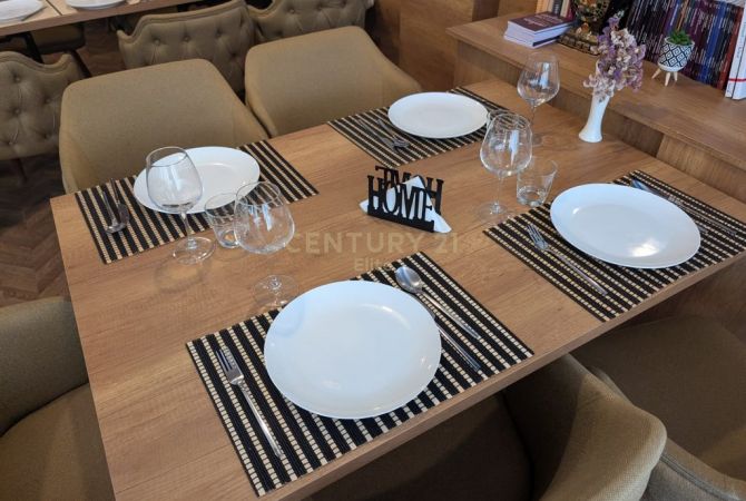 Jepet me qira BAR RESTORANT peshku ne rrugen Myslym Shyri.