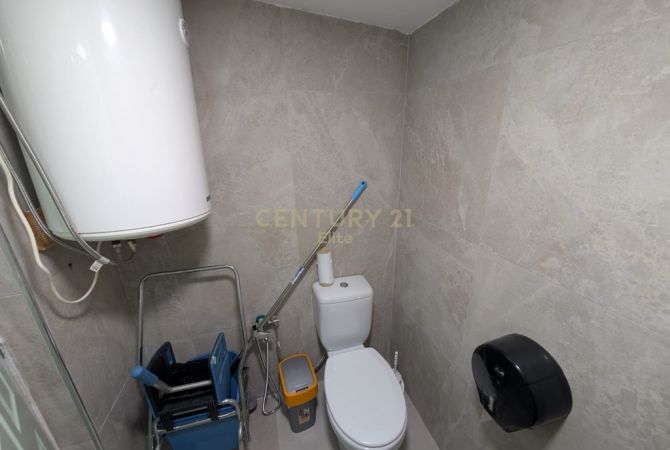 Jepet me qira BAR RESTORANT peshku ne rrugen Myslym Shyri.