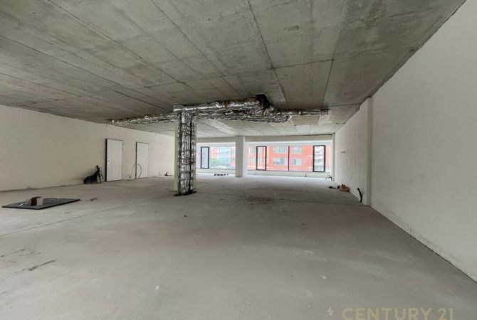 Ambient biznesi me qera 3+1 ne Tirane - 8,900 Euro