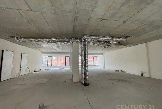 Ambient biznesi me qera 3+1 ne Tirane - 8,900 Euro