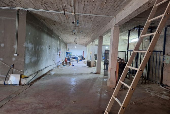 JAPIM ME QIRA GODINE SHERBIMI DHE MAGAZINIMI NE PRUSH, TIRANE!