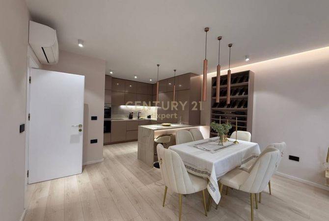 Shtepi me qera Apartament ne Tirane, 2+1, Mobilimi E mobiluar, Pagesa 1,800  Euro.