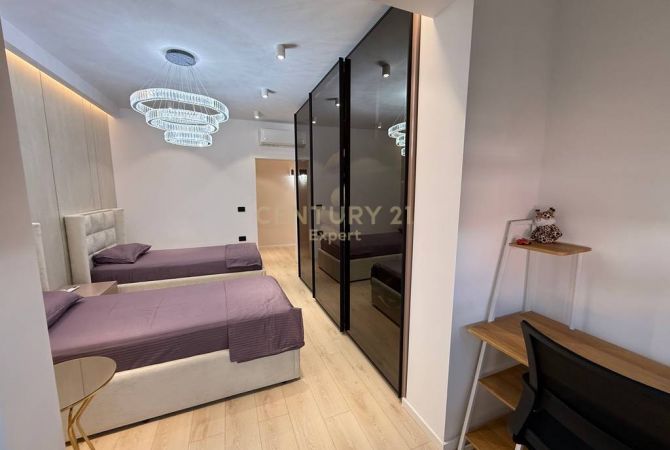 Shtepi me qera Apartament ne Tirane, 2+1, Mobilimi E mobiluar, Pagesa 1,800  Euro.