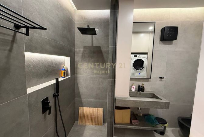 Shtepi me qera 2+1 ne Tirane - 1,800 Euro
