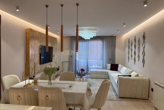 Shtepi me qera 2+1 ne Tirane - 1,800 Euro