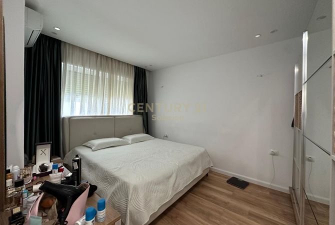 Shtepi ne shitje Apartament ne Tirane, 1+1, Mobilimi E mobiluar, Pagesa 180,000  Euro.