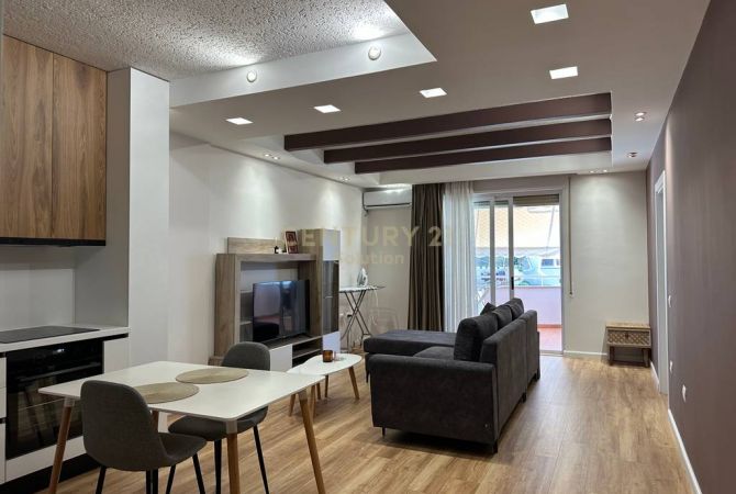 Shtepi ne shitje Apartament ne Tirane, 1+1, Mobilimi E mobiluar, Pagesa 180,000  Euro.