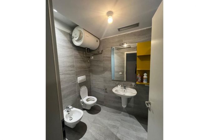 Shtepi ne shitje Apartament ne Tirane, 2+1, Mobilimi E mobiluar, Pagesa 165,000  Euro.