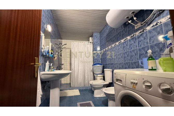 Shtepi ne shitje Apartament ne Tirane, 2+1, Mobilimi E mobiluar, Pagesa 260,000  Euro.