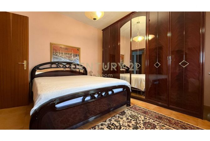 Shtepi ne shitje Apartament ne Tirane, 2+1, Mobilimi E mobiluar, Pagesa 260,000  Euro.