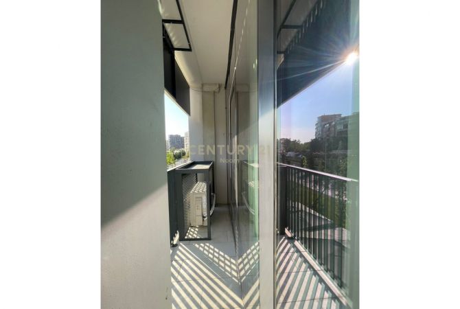 JEPET ME QIRA AMBIENT KOMERCIAL TE LAKE VIEW! 75M2