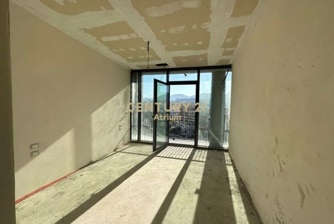 Apartment for sale in Tirana 3+1, Emty