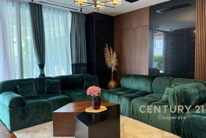 Shtepi ne shitje Vila Luksoze ne Durres, 4+1, Mobilimi E mobiluar, Pagesa 1,300,000  Euro.