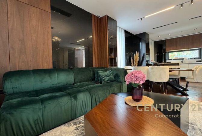 Shtepi ne shitje Vila Luksoze ne Durres, 4+1, Mobilimi E mobiluar, Pagesa 1,300,000  Euro.