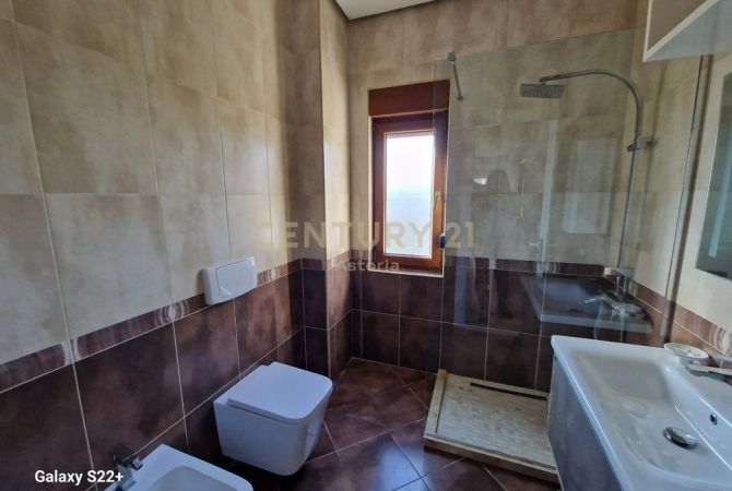 Shtepi me qera Vila Luksoze ne Tirane, 3+1, Mobilimi E mobiluar, Pagesa 3,000  Euro.