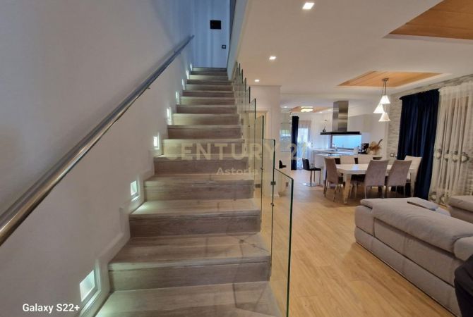 Shtepi me qera Vila Luksoze ne Tirane, 3+1, Mobilimi E mobiluar, Pagesa 3,000  Euro.