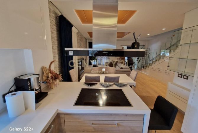 Shtepi me qera Vila Luksoze ne Tirane, 3+1, Mobilimi E mobiluar, Pagesa 3,000  Euro.