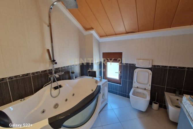 Shtepi me qera Vila Luksoze ne Tirane, 3+1, Mobilimi E mobiluar, Pagesa 3,000  Euro.