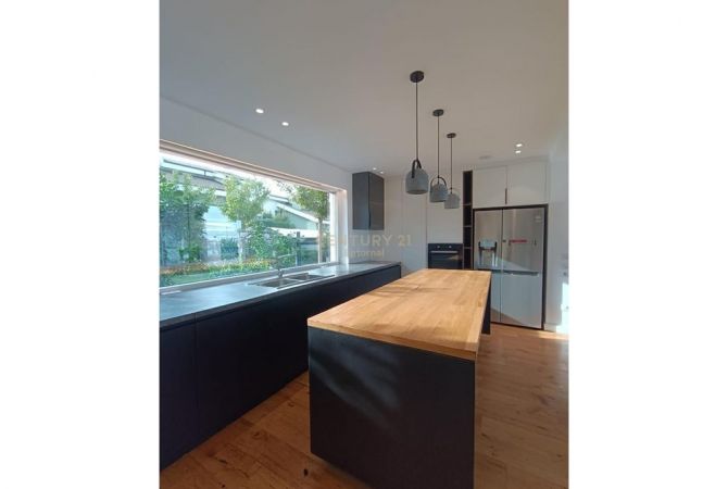Shtepi me qera 3+1 ne Tirane - 3,000 Euro