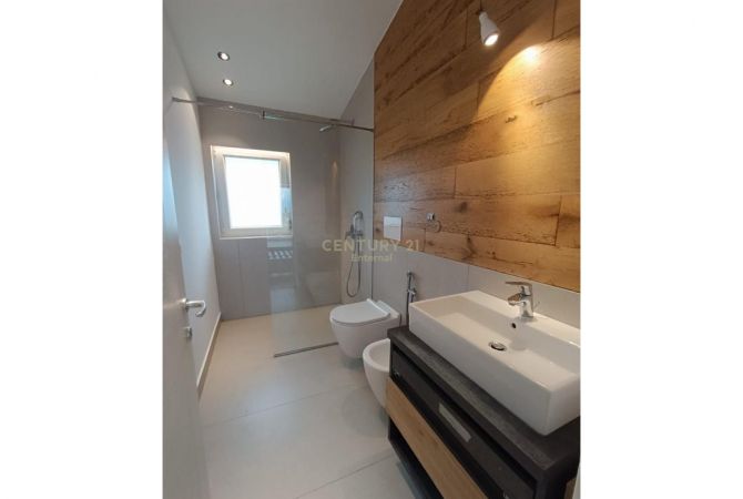 Shtepi me qera Vila Luksoze ne Tirane, 3+1, Mobilimi E mobiluar, Pagesa 3,000  Euro.