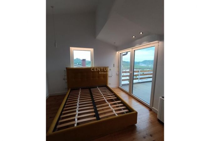 Shtepi me qera Vila Luksoze ne Tirane, 3+1, Mobilimi E mobiluar, Pagesa 3,000  Euro.