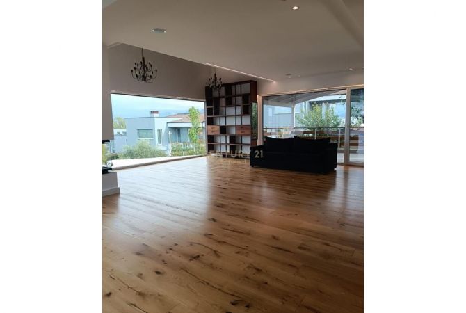 Shtepi me qera Vila Luksoze ne Tirane, 3+1, Mobilimi E mobiluar, Pagesa 3,000  Euro.