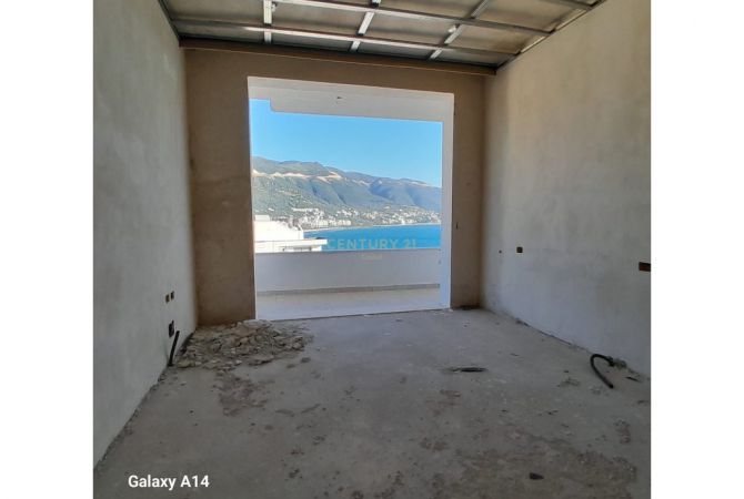 Shtepi ne shitje Apartament ne Vlore, 2+1, Mobilimi Bosh, pa mobiluar, Pagesa 279,000  Euro.