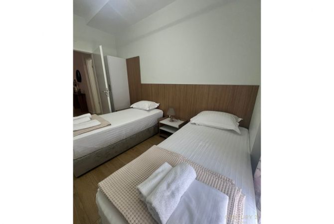 Shtepi ne shitje Apartament ne Tirane, 2+1, Mobilimi E mobiluar, Pagesa 203,000  Euro.