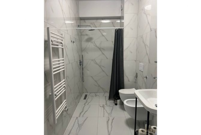 Shtepi ne shitje Apartament ne Tirane, 2+1, Mobilimi E mobiluar, Pagesa 203,000  Euro.