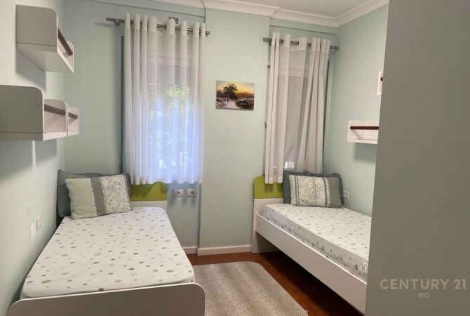 Shtepi ne shitje Apartament ne Tirane, 2+1, Mobilimi E mobiluar, Pagesa 158,400  Euro.