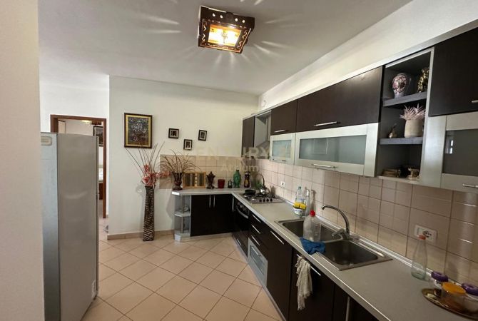 Shtepi ne shitje Apartament ne Tirane, 2+1, Mobilimi E mobiluar, Pagesa 205,000  Euro.