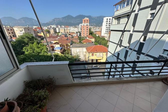 Shtepi ne shitje Apartament ne Tirane, 2+1, Mobilimi E mobiluar, Pagesa 205,000  Euro.