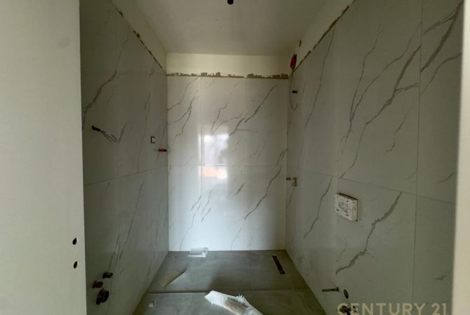 Shtepi ne shitje Apartament ne Tirane, 2+1, Mobilimi Bosh, pa mobiluar, Pagesa 185,000  Euro.