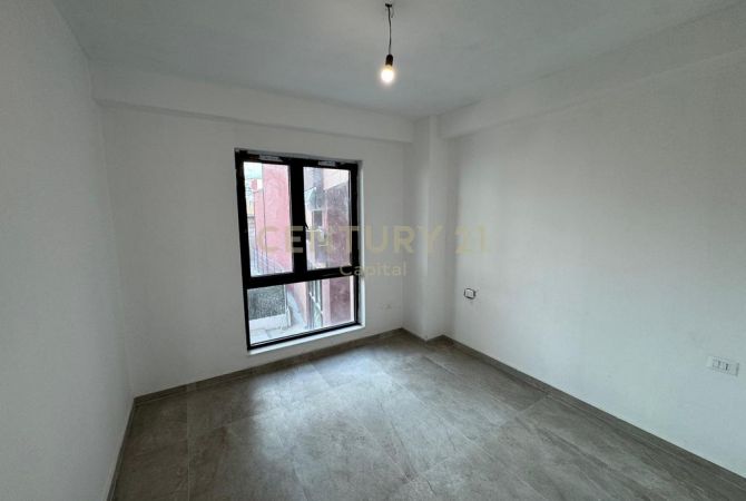 Shtepi ne shitje Apartament ne Tirane, 2+1, Mobilimi Bosh, pa mobiluar, Pagesa 225,000  Euro.