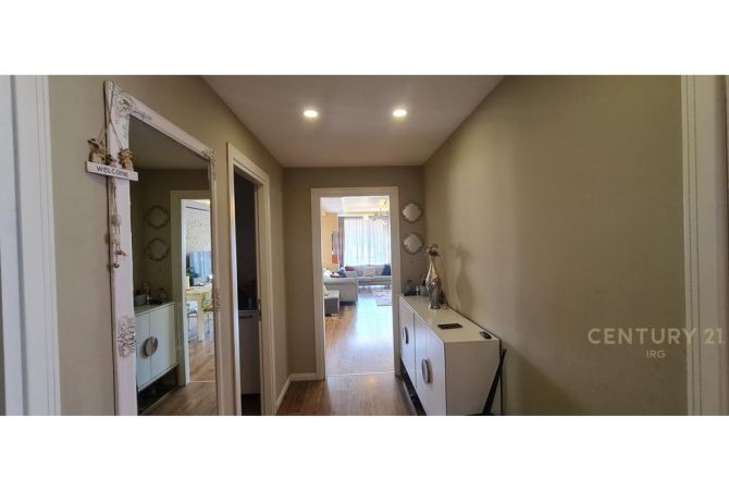 Shtepi ne shitje Apartament ne Tirane, 3+1, Mobilimi E mobiluar, Pagesa 370,000  Euro.