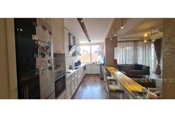 Shtepi ne shitje Apartament ne Tirane, 3+1, Mobilimi E mobiluar, Pagesa 370,000  Euro.