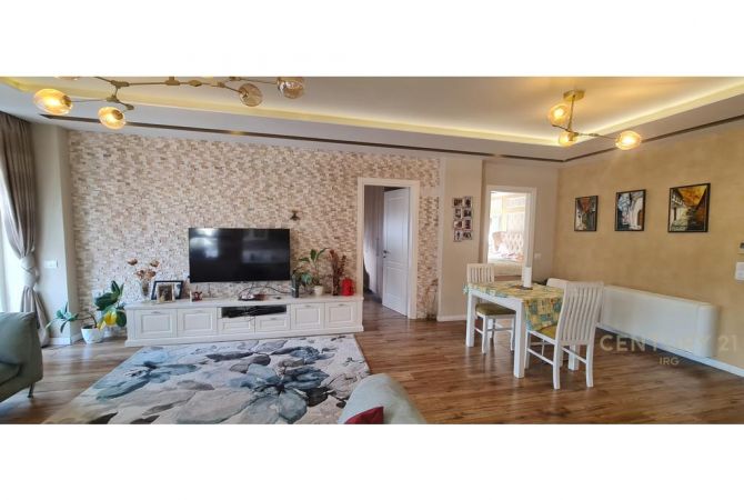 Shtepi ne shitje Apartament ne Tirane, 3+1, Mobilimi E mobiluar, Pagesa 370,000  Euro.