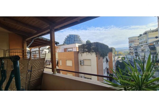 Shtepi ne shitje Apartament ne Tirane, 3+1, Mobilimi E mobiluar, Pagesa 370,000  Euro.