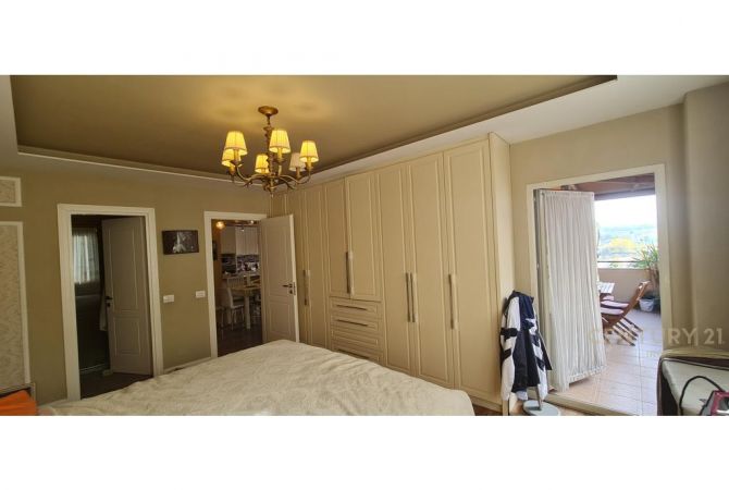 Shtepi ne shitje Apartament ne Tirane, 3+1, Mobilimi E mobiluar, Pagesa 370,000  Euro.