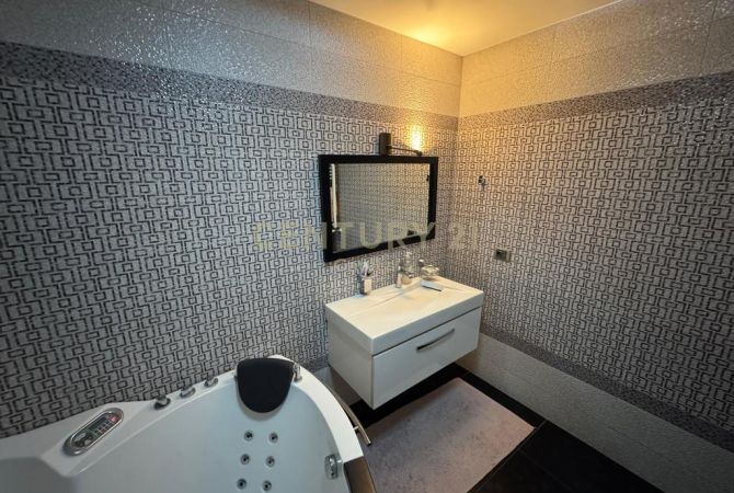 Shtepi ne shitje Apartament ne Tirane, 3+1, Mobilimi E mobiluar, Pagesa 340,000  Euro.