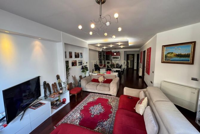 Shtepi ne shitje Apartament ne Tirane, 3+1, Mobilimi E mobiluar, Pagesa 340,000  Euro.