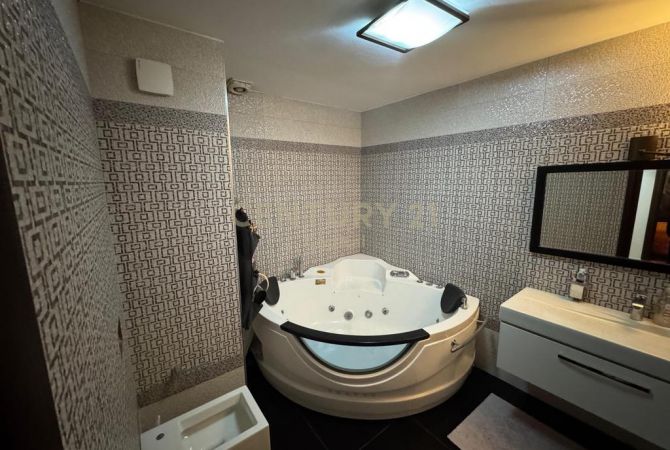 Shtepi ne shitje Apartament ne Tirane, 3+1, Mobilimi E mobiluar, Pagesa 340,000  Euro.