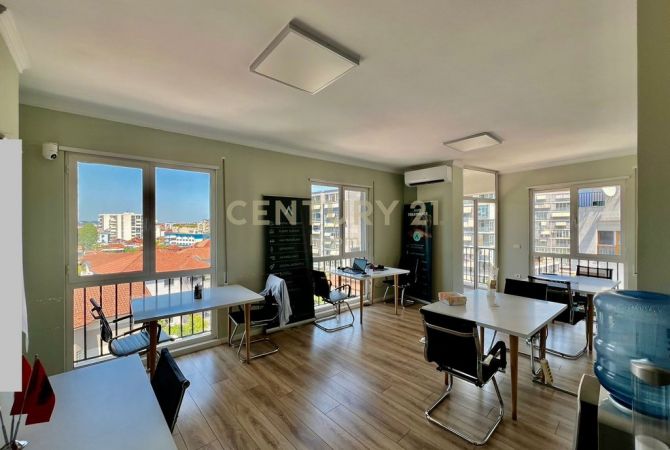 Ambient biznesi me qera 3+1 ne Tirane - 950 Euro