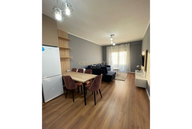 Shtepi me qera Apartament ne Tirane, 2+1, Mobilimi E mobiluar, Pagesa 650  Euro.