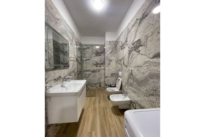 Shtepi me qera Apartament ne Tirane, 2+1, Mobilimi E mobiluar, Pagesa 650  Euro.