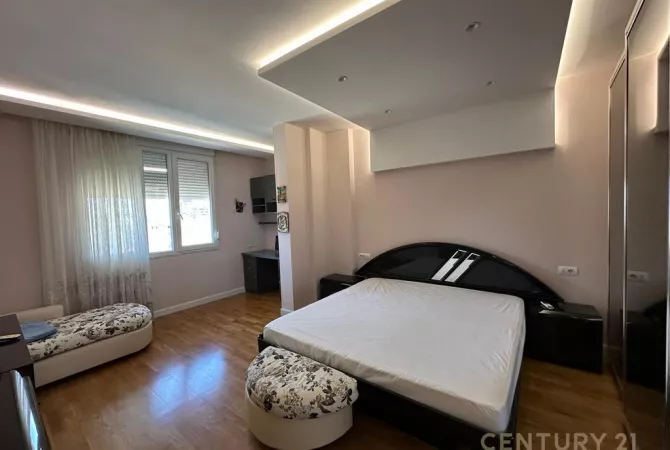 Shtepi ne shitje Apartament ne Tirane, 3+1, Mobilimi E mobiluar, Pagesa 415,000  Euro.