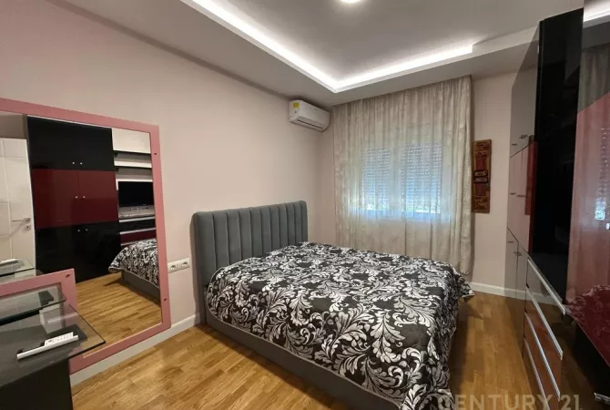 Shtepi ne shitje Apartament ne Tirane, 3+1, Mobilimi E mobiluar, Pagesa 415,000  Euro.