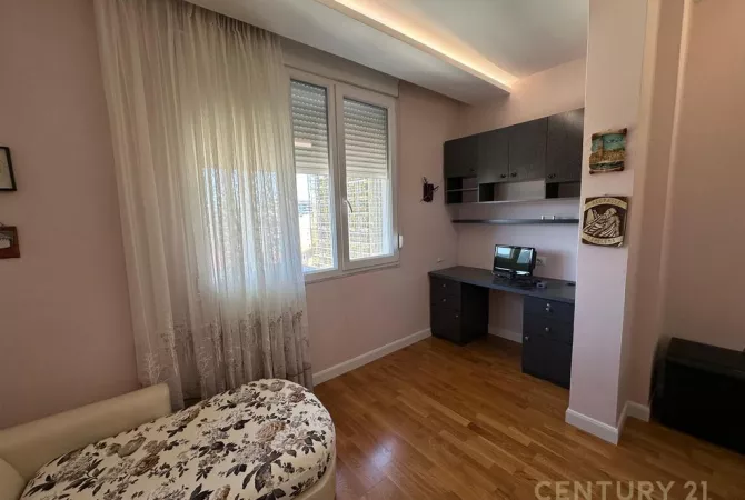 Shtepi ne shitje Apartament ne Tirane, 3+1, Mobilimi E mobiluar, Pagesa 415,000  Euro.