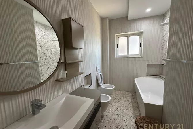 Shtepi ne shitje Apartament ne Tirane, 3+1, Mobilimi E mobiluar, Pagesa 415,000  Euro.